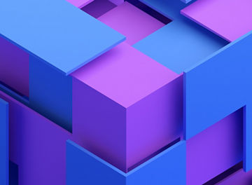 Abstraktes 3D-Gebilde aus gestapelten blauen und violetten Platten und Würfeln, mit weichen Verläufen und Schatten.