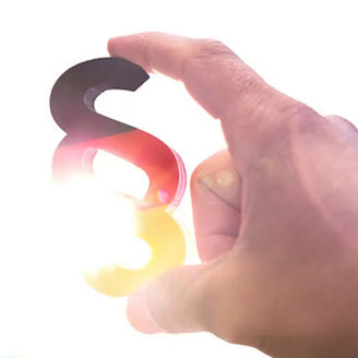 Gesetzeszeichen vor Sonne