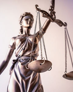 Justitia-Statue