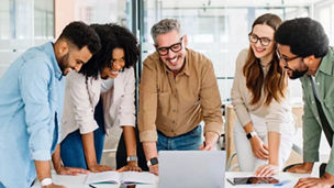 personas eb sala de juntas