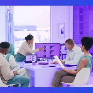 Pessoas trabalhando em um escritório