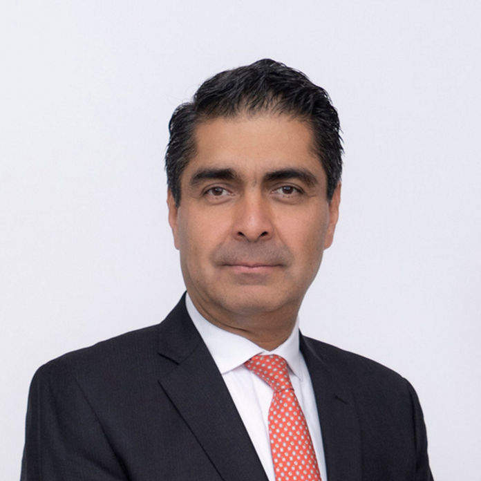Celin Zorrilla será Socio Director General de KPMG México a partir del 1 de octubre de 2026 	Víctor Esquivel finaliza su gestión, que inició en 2016 conforme a los estatutos de la Firma   Ciudad de México, a 6 de mayo de 2026.- La Asamblea de Socios de KPMG México ha designado a Celin Zorrilla como Socio Director General, cuya gestión iniciará el 1 de octubre de 2026, dando sucesión a la de Víctor Esquivel, quien concluye un periodo estatutario de 10 años al frente de KPMG México, firma que en 2026 cumple 80 años brindando servicios de Auditoría, Impuestos y Legal, y Asesoría a empresas nacionales y multinacionales.  Celin Zorrilla cuenta con una sólida trayectoria de más de 35 años en la Firma; actualmente es Socio Líder de Auditoría de KPMG México; Líder de Auditoría del Clúster de Centroamérica  y miembro activo del Comité de Gestión de KPMG México; destacando su liderazgo, capacidad de gestión y visión estratégica.  Como parte de su visión para los próximos cinco años, Celin Zorrilla impulsará a KPMG México para posicionar estrategias orientadas al futuro, centradas en la evolución, crecimiento, excelencia operativa, innovación -inteligencia artificial - y talento.
