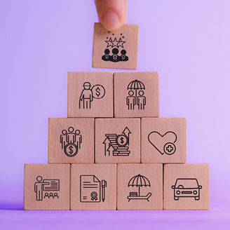A composition of stacked cubes, decorated with images related to the world of work and rewards, symbolizing the multiple dimensions of human resources