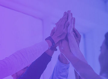 Kollegen klatschen ab