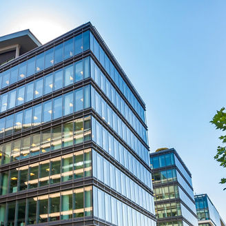 Zijaanzicht van kantoorgebouw