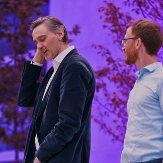 Kobe Geryl from KPMG in Belgium and Geert Aelbrecht from BESIX are at a BESIX construction site, discussing the company’s climate transition.