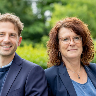 Smiling man and woman with glasses