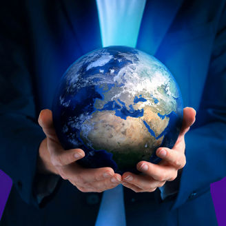 hands holding the earth