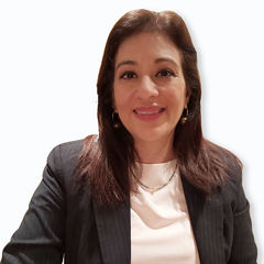 Mujer blanca de cabello oscuro