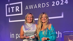 Bild från ITR Awards 2024 med Annika Lindström och Åsa Edesten