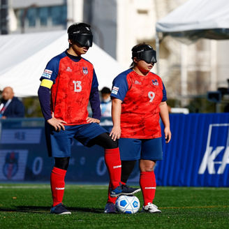 ペナルティキックで狙う選手2名