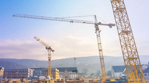 Baustelle mit Kränen