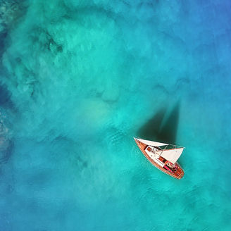 Segelboot auf dem Meer