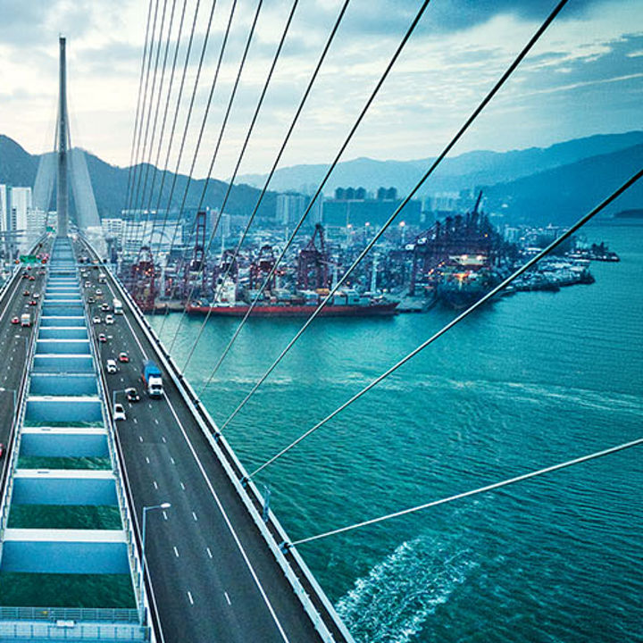 Brücke auf dem Wasser