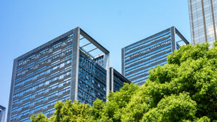 Dunkelblaue Würfel mit hellen Lichtpixeln