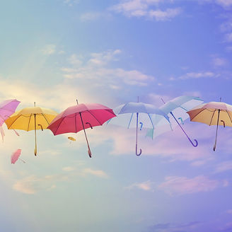 Illustration von bunten Regenschirmen