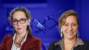 Tres personas de negocio conversanco