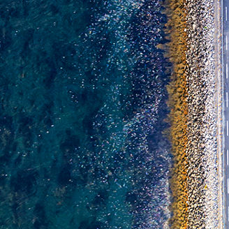 car-on-a-ocean-road-banner