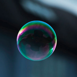 Belleblaas bubbel zweeft rond