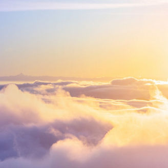 Wolken-Sonnenuntergang