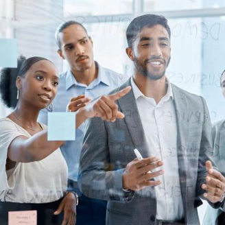 Un equipo conversando