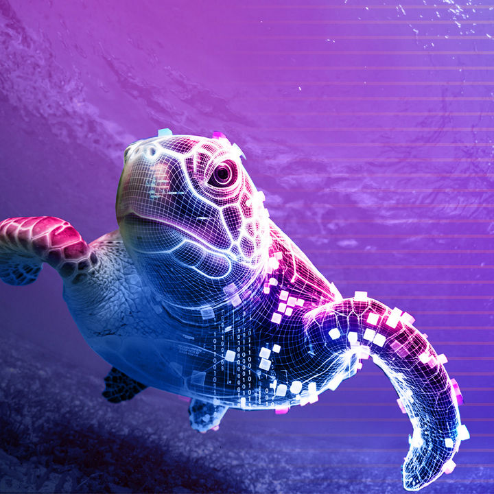 Digitale, neonfarbene Meeresschildkröte schwimmt in einem violett-blauen, futuristischen Ozean; Pixel- und Glitch-Effekte.