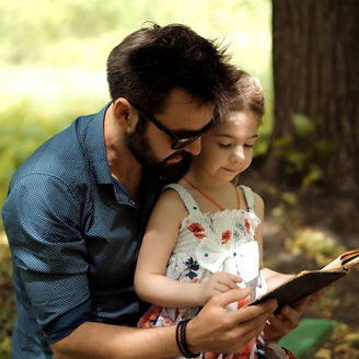 vader met dochter in het park