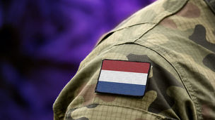 Vrouw die een VR-bril gebruikt