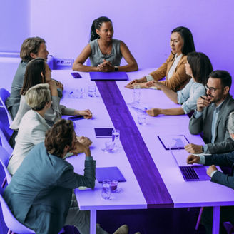 menschen-meeting-tisch