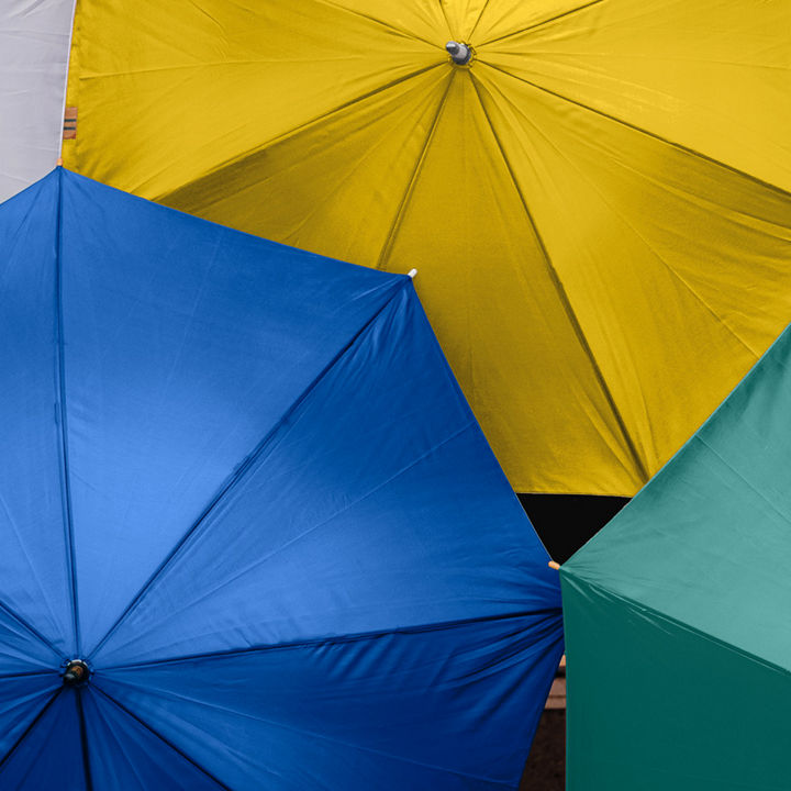 Bunte Regenschirme