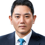 Headshot of Dong Seok Derek Lee