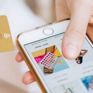 Bankkarte mit Handy