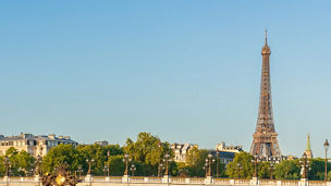 Eiffel Tower in daylight without overlay