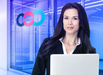 eine Frau mit Laptop