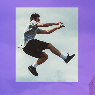 Freerunner springt tegen muur