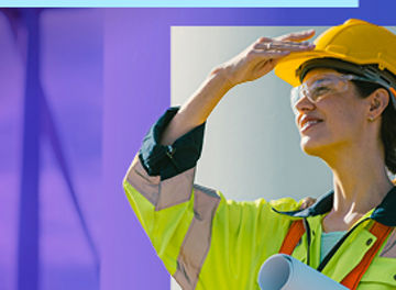 Frau vor einem Windrad