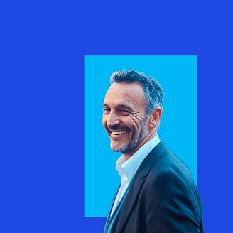 Fotografía de un hombre ejecutivo sonriendo