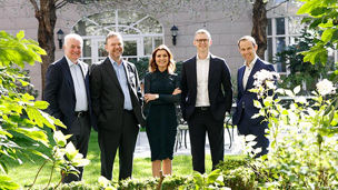 Pictured L-R are Economist & Commentator Chris Johns, Broadcaster & Author James O’Brien; Broadcaster Colette Fitzpatrick and KPMG Ireland Board Leadership Centre Eamon Dillon & Ryan McCarthy