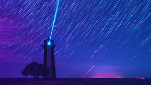 texture-purple-pink-streaks-of-light