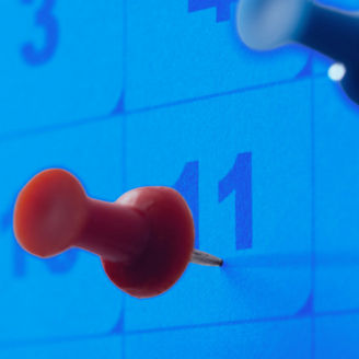 Stecknadel im Kalender
