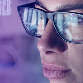 isg-metrics-woman-banking