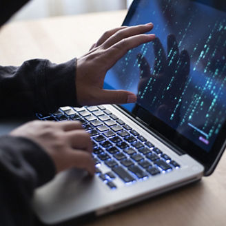 インターネットにアクセスするひと