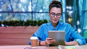 Japanese alt text: オープンソースの大規模言語モデルを業務で利用する～生成AIの更なる可能性