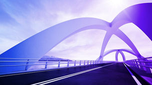 ダイナミックな曲線の橋梁が印象的な橋