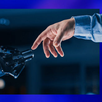 Japanese alt text: ロボットアームと人間の手