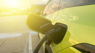 Japanese alt text: 合成燃料までの10年をどう繋ぐか