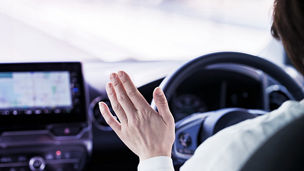 Japanese alt text: 条件付き自動運転の時代へ：技術よりルールがビジネスを決める