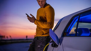 Japanese alt text: 充電はインフラからインダストリーへ：統合が生む新収益