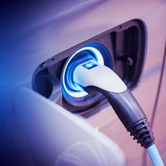 Japanese alt text: 中国、欧州および米国の充電インフラ戦略の違い