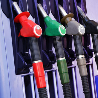 Japanese alt text: 揺れ動くCO2規制の行方～内燃機関戦略と電動化シナリオ